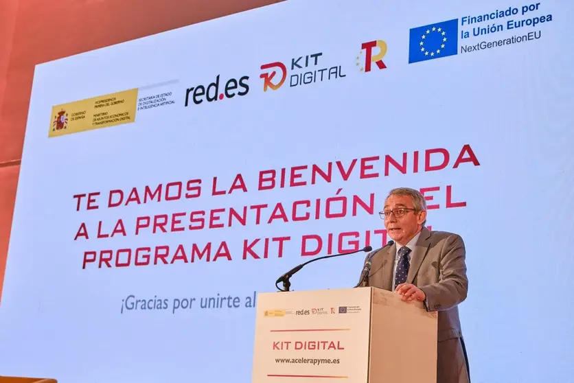 Alberto Mart&iacute;nez, director general de Red.es, en la jornada celebrada en Santiago.