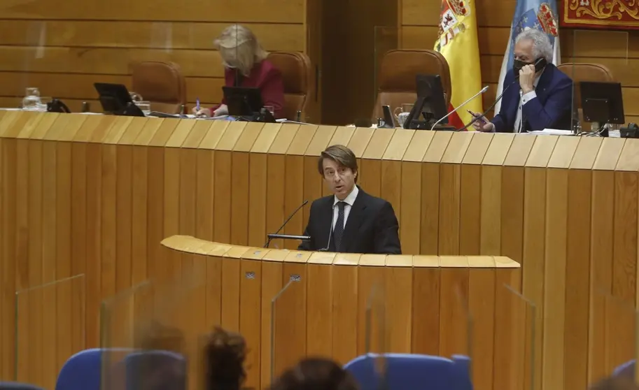 El conselleiro de Facenda e Administraci&oacute;n P&uacute;blica, Miguel Corogs, en el Parlamento gallego.