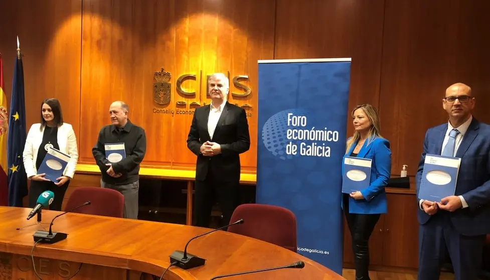 Expertos do Foro Econ&oacute;mico de Galicia presentaron o documento sobre a reforma do financiamento auton&oacute;mico.