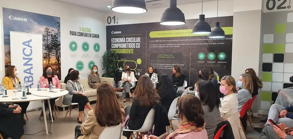 Asistentes al encuentro empresarial "8-3 Mujeres en la Empresa actual y futura", celebrado en C&iacute;rculo de Empresarios de Galicia.