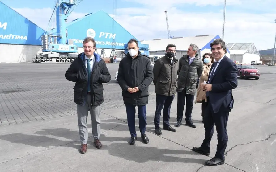 El presidente de Puertos del Estado, &Aacute;lvaro en su visita a Punta Langosteira.