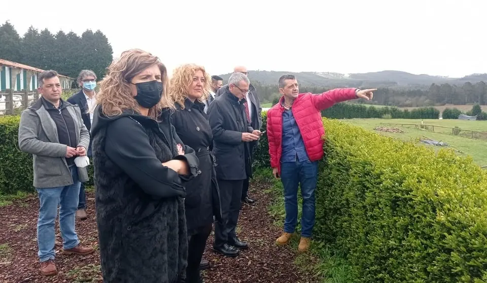 El director general de Sepes, la gerente de SEA, y los alcaldes d en la visita a Horticina.