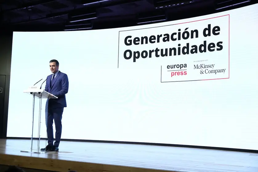 El presidente del Gobierno, Pedro S&aacute;nchez, pronuncia una conferencia en el marco del tercer encuentro 'Generaci&oacute;n de Oportunidades'./POOL MONCLOA.