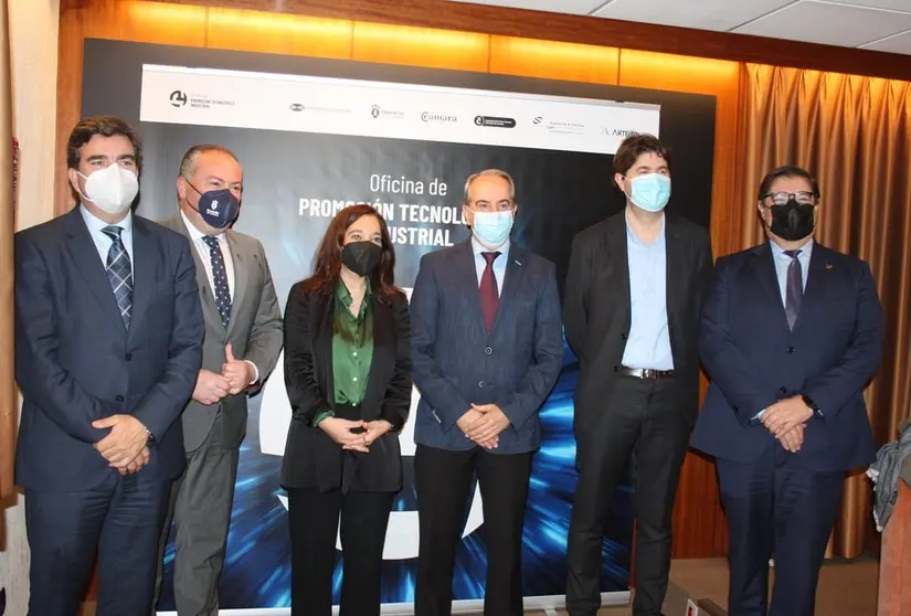 Mart&iacute;n Fern&aacute;ndez Prado, In&eacute;s Rey, Antonio Couceiro, y Julio Abalde, en la presentacion de la Oficina Tecnol&oacute;gica-Industrial.