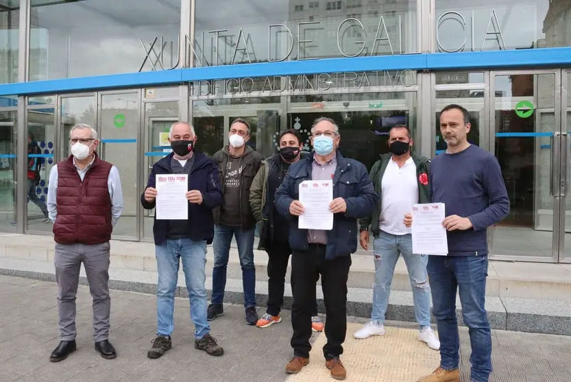 Representantes de CIG, FICA-UXT e CCOO presentaron a convocatoria de catro xornadas de folga no sector siderometal da Coru&ntilde;a.