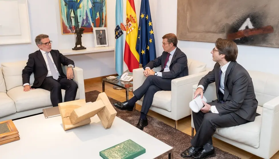 El presidente de la Xunta, Alberto N&uacute;&ntilde;ez Feij&oacute;o, recibi&oacute; en su despacho de San Caetano al CEO de Altri, de Pina./D.CABEZ&Oacute;N. XUNTA DE GALICIA.