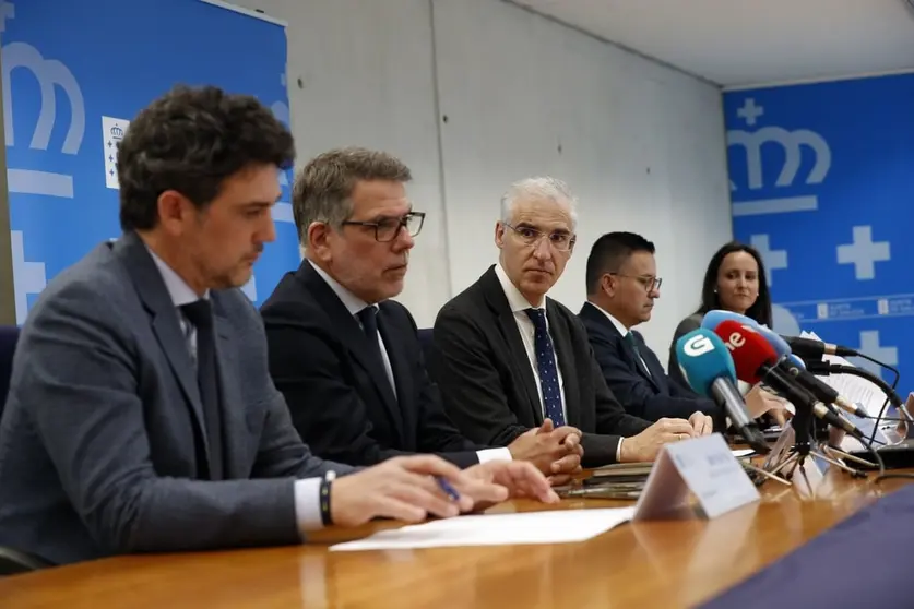 Representantes de la Xunta y de Altri expusieron el proyecto de f&aacute;brica de fibras textiles de Palas de Rei en un encuentro informativo en Lugo.