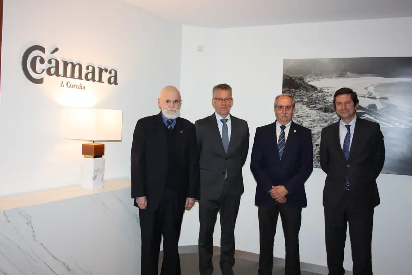 El embajador de Suecia y el c&oacute;nsul en A Coru&ntilde;a, junto al presidente de la C&aacute;mara y su director general.