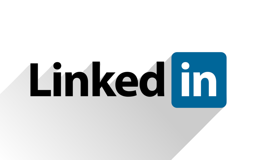 El Colegio de Economistas de A Coru&ntilde;a orienta a estudiantes universitarios para buscar trabajo en LinkedIn.