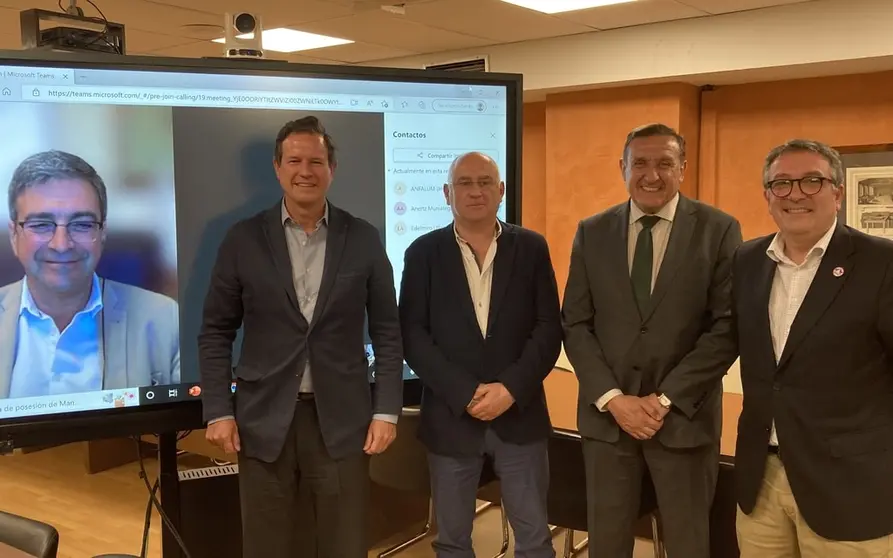 De izq. a dcha, Edelmiro Ulloa, Javier Garat, Sergio L&oacute;pez, Julio Mor&oacute;n y Jes&uacute;s Lourido, de las organizaciones promotoras de "Pesca Espa&ntilde;a".