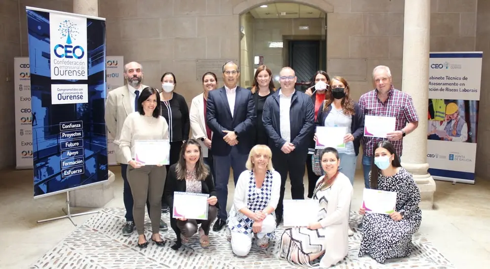 Participantes en el Laboratorio de Iniciativas Sostenibles, junto a responsables de la CEO y dinamizadores del programa.