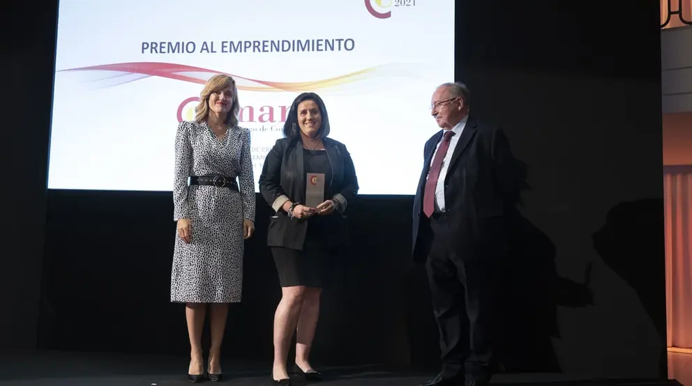 La a ministra de Educaci&oacute;n y Formaci&oacute;n Profesional, Pilar Alegr&iacute;a, la representante de la C&aacute;mara de Santiago, Mar&iacute;a Pais, y el presidente de la C&aacute;mara de Espa&ntilde;a, Jos&eacute; Luis Bonet.
