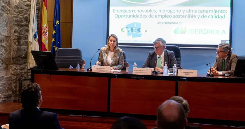 Paula Ur&iacute;a, secretaria xeral de Industria, Juan Vieites, presidente de la CEG, y Francisco Silva, delegado de Iberdrola en Galicia.