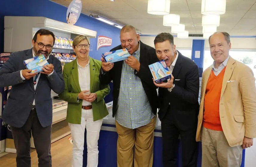 Ignacio Gonz&aacute;lez (CEO Grupo Nueva Pescanova), Rosa Quintana (Conselleira del Mar de la Xunta de Galicia), Derek James Klazen (Ministro de Pesca y Recursos Marinos de Namibia), Jos&eacute; Mar&iacute;a Benavent (Presidente del Grupo Nueva Pescanova) y Javier Romera (Embajador de Espa&ntilde;a en Namibia y Botsuana).