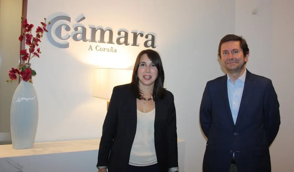 La conselleira Mar&iacute;a Jes&uacute;s Lorenzana y el director general de la C&aacute;mara, Manuel Galdo.