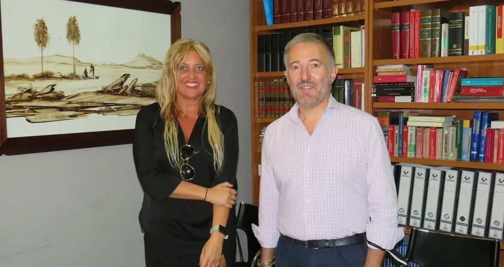 La gerente de SEA, Beatriz Sestayo, y el responsable de Lincold Ib&eacute;rica, Daniel Figueroa.