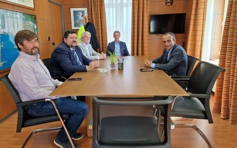 Dobarro, de Cofer, y , de la AEF, junto al presidente de la APFSC, Francisco Barea.