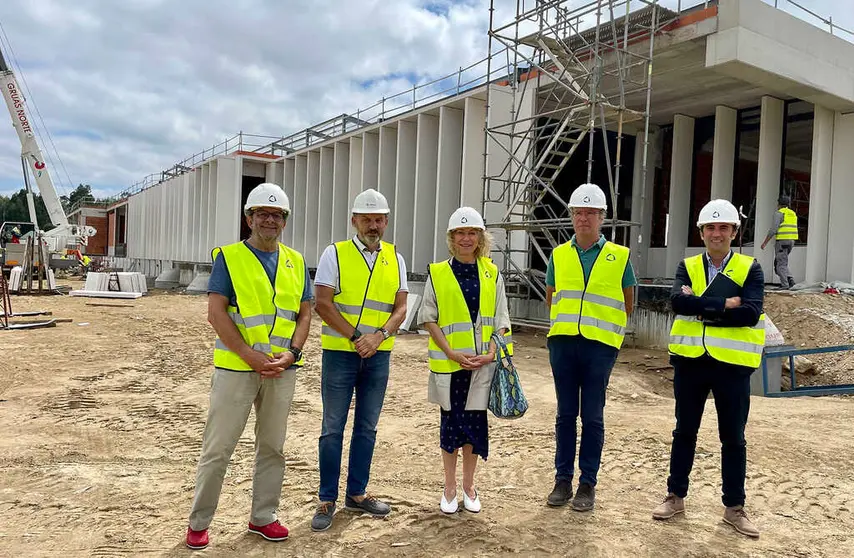 Visita de Mabel Loza al visita al Centro de Servicios Innovadores para Empresas Biotecnol&oacute;gicas junto a directivos de la AAET y el arquitecto.