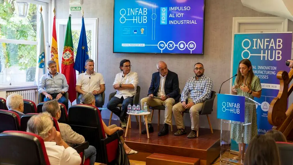Representantes de las empresas en la mesa redonda sobre el uso del IoT.