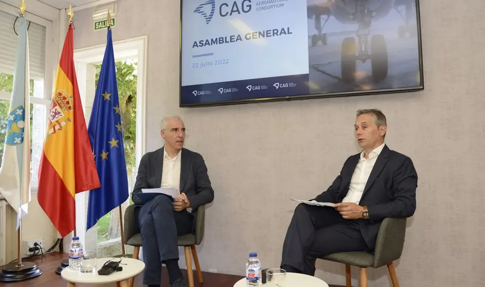 Francico Conde y Enrique Mall&oacute;n en la clausura de la asamblea del Consorcio Aeron&aacute;utico Gallego.