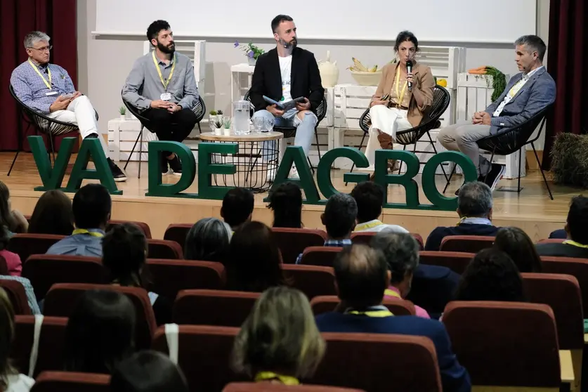 Mesa redonda con representantes de los grupos operativos TIRAC, MICOALGA-FEED, REDaPORC y del proyecto ROADMAP.