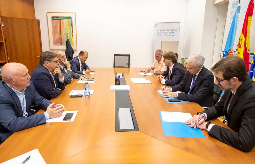   O vicepresidente primeiro e conselleiro de Econom&iacute;a, Industria e Innovaci&oacute;n, Francisco Conde, e o conselleiro de Facenda e Administraci&oacute;n P&uacute;blica, Miguel Corgos, presiden a reuni&oacute;n institucional do Nodo galicIA.