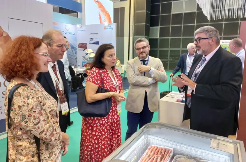 El director xeral de Pesca, Acuicultura e Innovaci&oacute;n Tecnol&oacute;xica, Antonio Basanta, visit&oacute; el stand de la Conseller&iacute;a do Mar en Seafood Expo Asia,en Singapur.