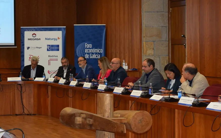 Asistentes &aacute; reuni&oacute;n do Grupo Galicia 2040.