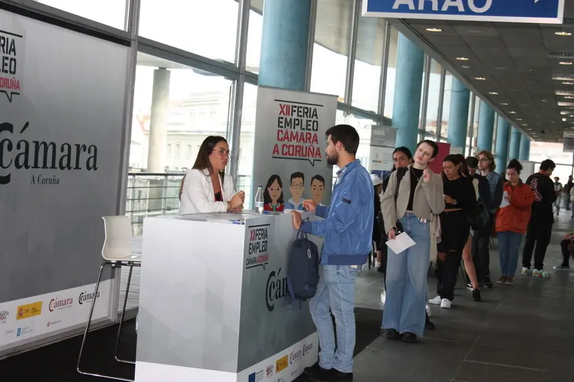 Asistentes a la XII Feria de Empleo de la C&aacute;mara de A Coru&ntilde;a.