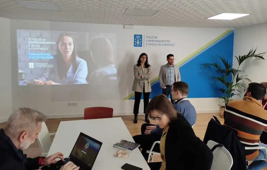 A directora xeral de Emprendemento e Apoio ao Emprego, Margarita Ardao, no encontro con empresas no Polo de emprendemento de Silleda.