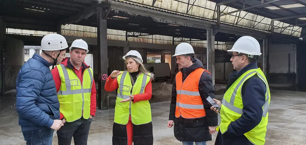 La alcaldesa de Vimianzo visit&oacute; las obras del nuevo Eroski City, junto al promotor y al director de Expansi&oacute;n y Franquicia de Vegalsa-Ersoki.