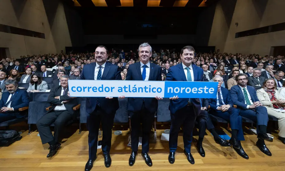 Los presidentes de la Xunta de Galicia, de la Junta de Castilla y Le&oacute;n y del Principado de Asturias plasmaron las reivindicaciones y objetivos compartidos en una declaraci&oacute;n institucional de impulso al Corredor Atl&aacute;ntico Noroeste