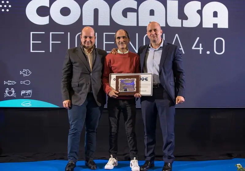 Luis Miguel Simarro-director general de Congalsa; Roberto Fern&aacute;ndez, premiado; y Julio Simarro, director Comercial y Marketing.