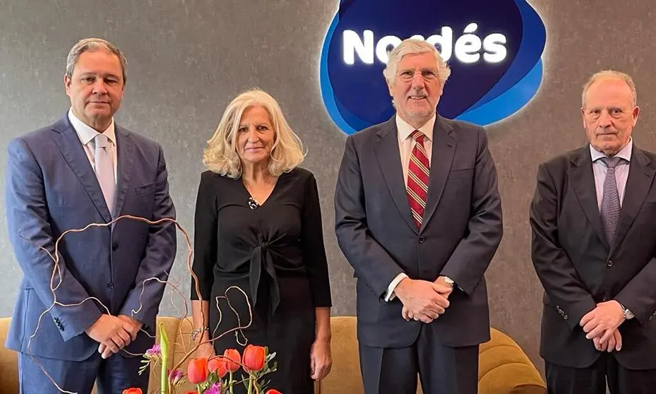 Tino Fern&aacute;ndez, presidente de Altia; Carmen Olmedo, socia de Nord&eacute;s; João Mira-Gomes,
embajador de Portugal en Espa&ntilde;a y Carlos L&oacute;pez Navaza, presidente de Nord&eacute;s Club Empresarial.