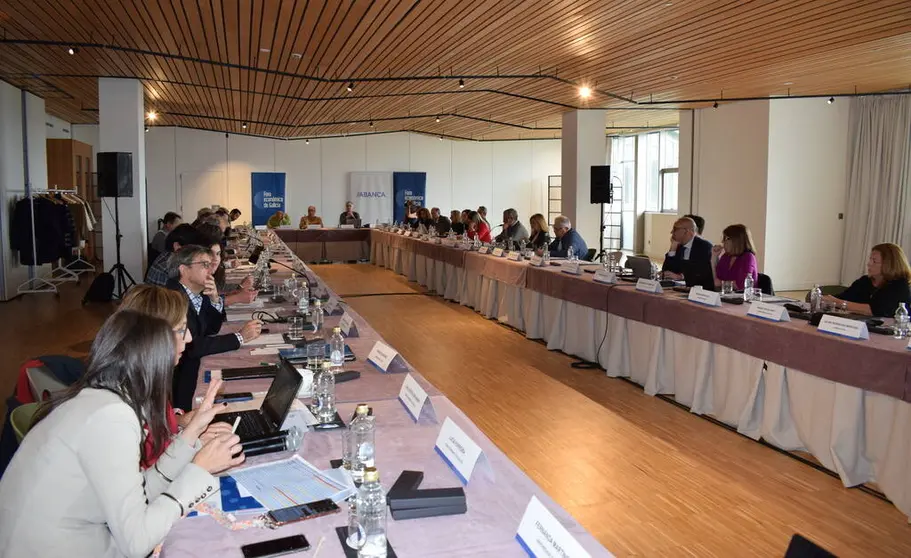 Expertos, empresarios e participan na reuni&oacute;n anual do Foro Econ&oacute;mico de Galicia no Parador de Mux&iacute;a.