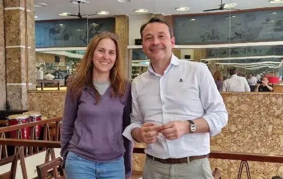 M&oacute;nica Sousa, directora ejecutiva de la Asociaci&oacute;n Portuguesa de Ge&oacute;logos y Pablo N&uacute;&ntilde;ez, delegado en Galicia del Colegio de Ge&oacute;logos.