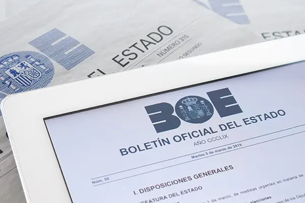 Estar al corriente de la legislaci&oacute;n vigente exige leer un promedio de 698 p&aacute;ginas diarias  del BOE.