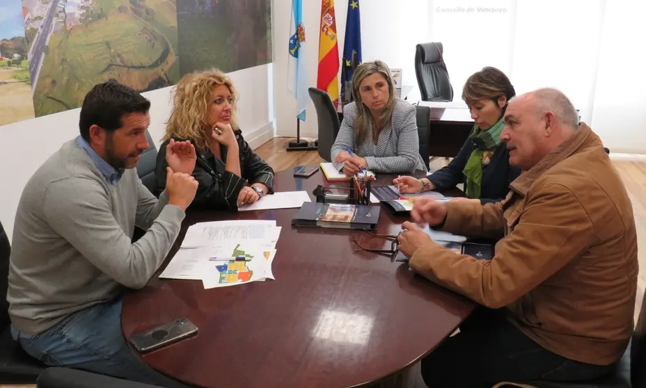 Reuni&oacute;n de la gerente de SEA con la alcaldesa de Vimianzo.