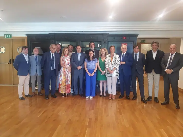 Representantes de Vicus Gallaecia, CITIC y la UDC durante la reuni&oacute;n sobre Inteligencia Artificial.