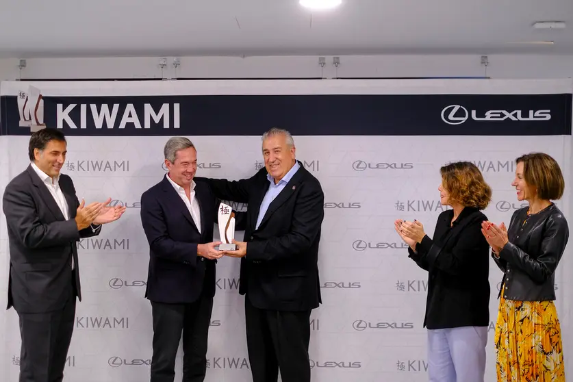 Miguel Carsi, presidente y CEO de Lexus Espa&ntilde;a; Javier Mencos, CEO Toyota Financial Services Spain & Kinto Espa&ntilde;a; Jos&eacute; Ram&oacute;n Ferreiro, director general de Grupo Breog&aacute;n; Mar Pieltian, directora de Lexus Espa&ntilde;a e Isabel J&aacute;rrega, directora de experiencia del cliente y transformaci&oacute;n empresarial.