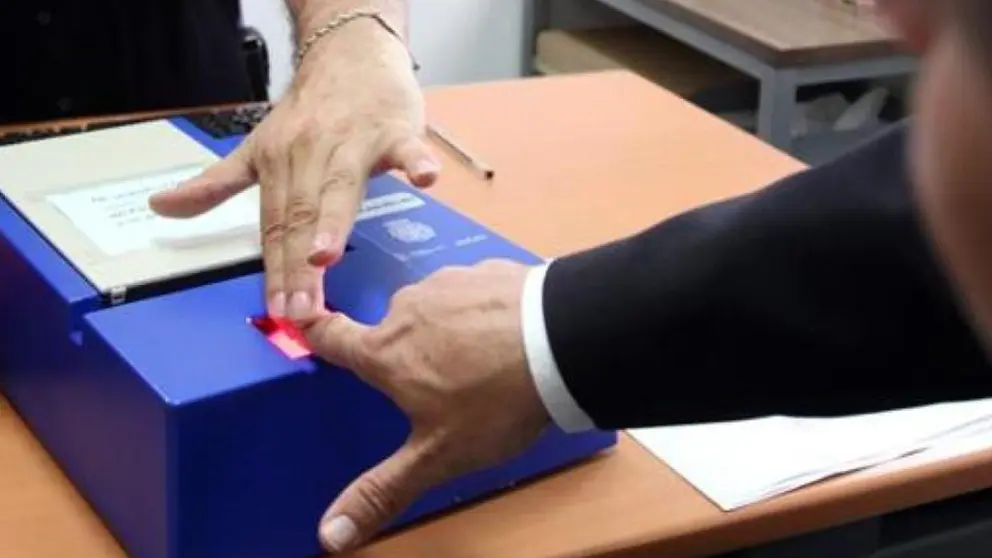 Un DNI caducado no invalida autom&aacute;ticamente tu cuenta bancaria, pero puede generar complicaciones en el acceso a tus fondos y en la realizaci&oacute;n de transacciones.