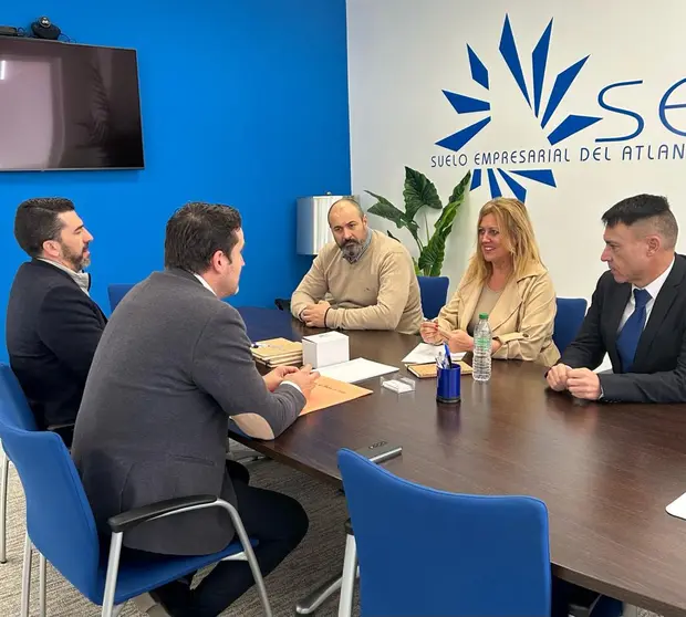 Reuni&oacute;n entre Beatriz Sestayo y el alcalde de Boiro para tratar la ampliaci&oacute;n del pol&iacute;gono.