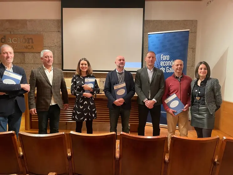 Os autores do informe sobre tecnolox&iacute;as ling&uuml;&iacute;sticas presentado en Santiago.