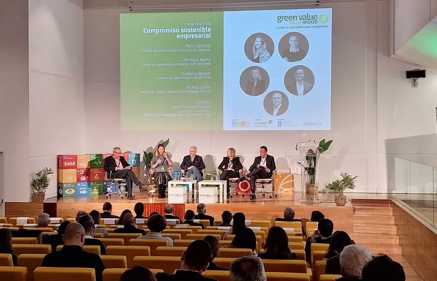 Mesa redonda sobre compromiso sostenible empresarial, durante el Foro GREEN VALUE 
4FOOD.