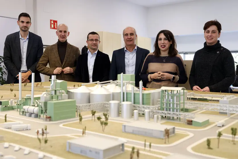La conselleira de Econom&iacute;a, Industria e Innovaci&oacute;n en funciones, Mar&iacute;a Jes&uacute;s Lorenzana, visit&oacute; las instalaciones de Bioetanol Galicia, de Vertex Bioenergy.