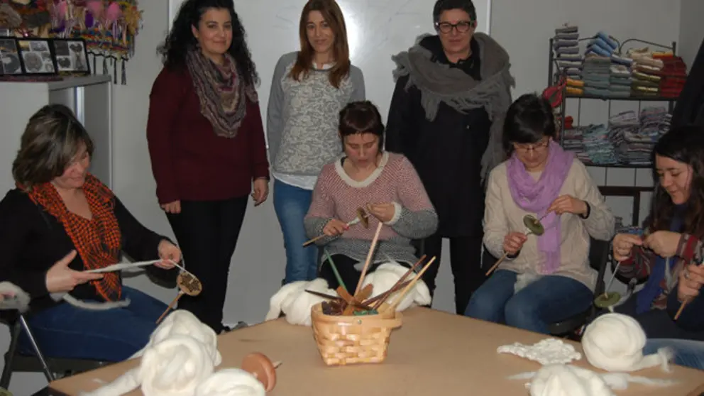 Sol V&aacute;zquez visita curso de artesan&iacute;a
