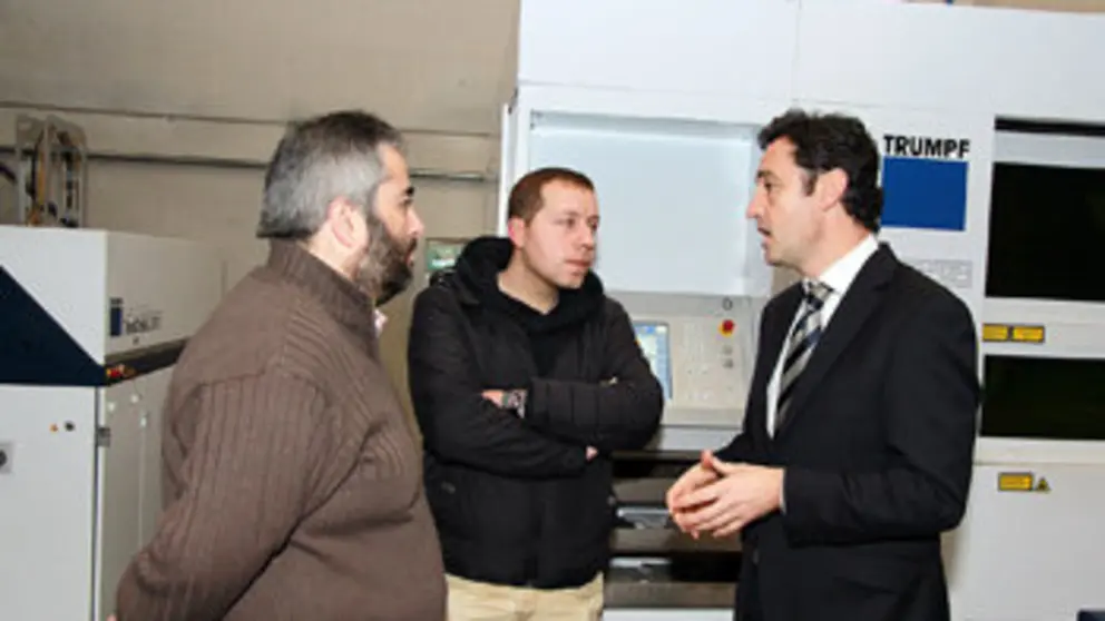 Javier Aguilera visit&oacute; la empresa Steelcore.