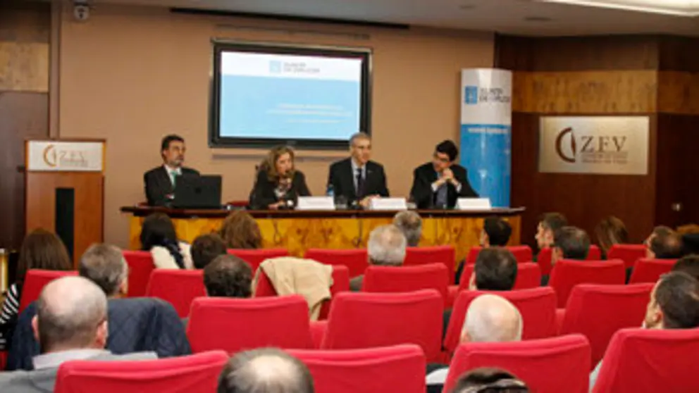 Francisco Conde en un encuentro con empresarios de la Zona Franca de Vigo.