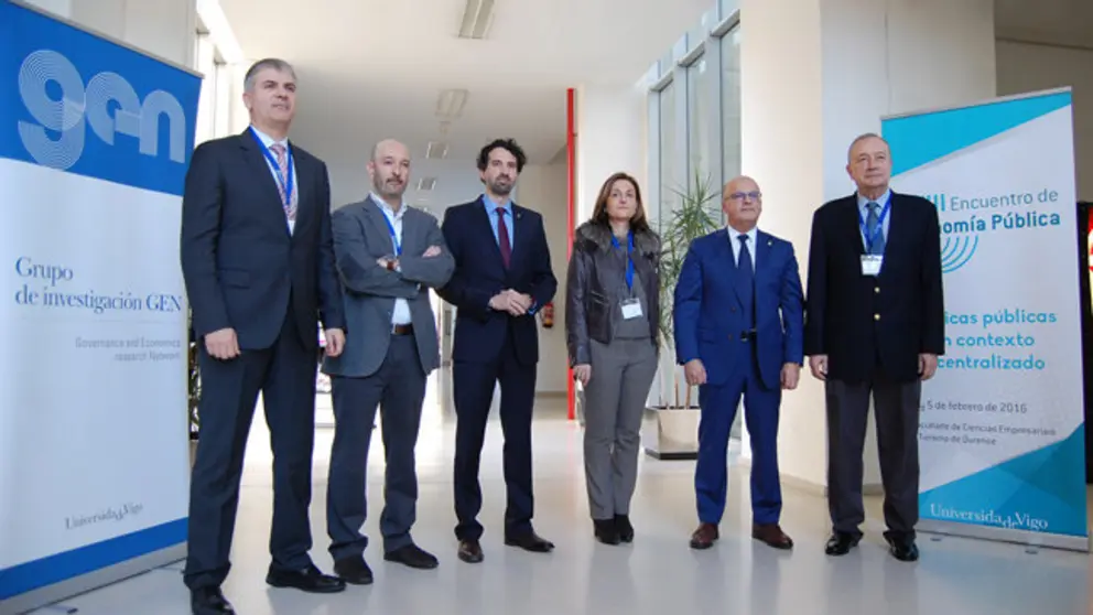 Santiago Lago, Diego Mart&iacute;nez, Virxilio Rodr&iacute;guez, Elena Rivo, Manuel Baltar y Jorge Mart&iacute;nez-V&aacute;zquez, en el XXIII Encuentro de Econom&iacute;a P&uacute;blica./P.L.