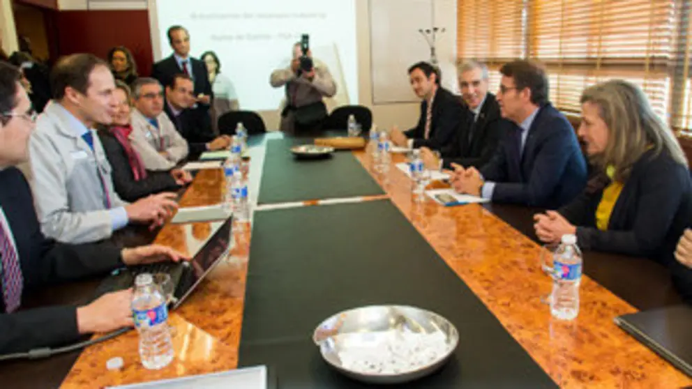 Reuni&oacute;n de trabajo del presidente de la Xunta y el conselleiro de Econom&iacute;a con directivos de PSA Peugeot Citro&euml;n Vigo./X.C.